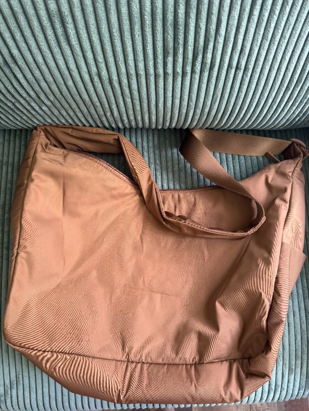 Away Featherlight Crossbody LARGE (18L)